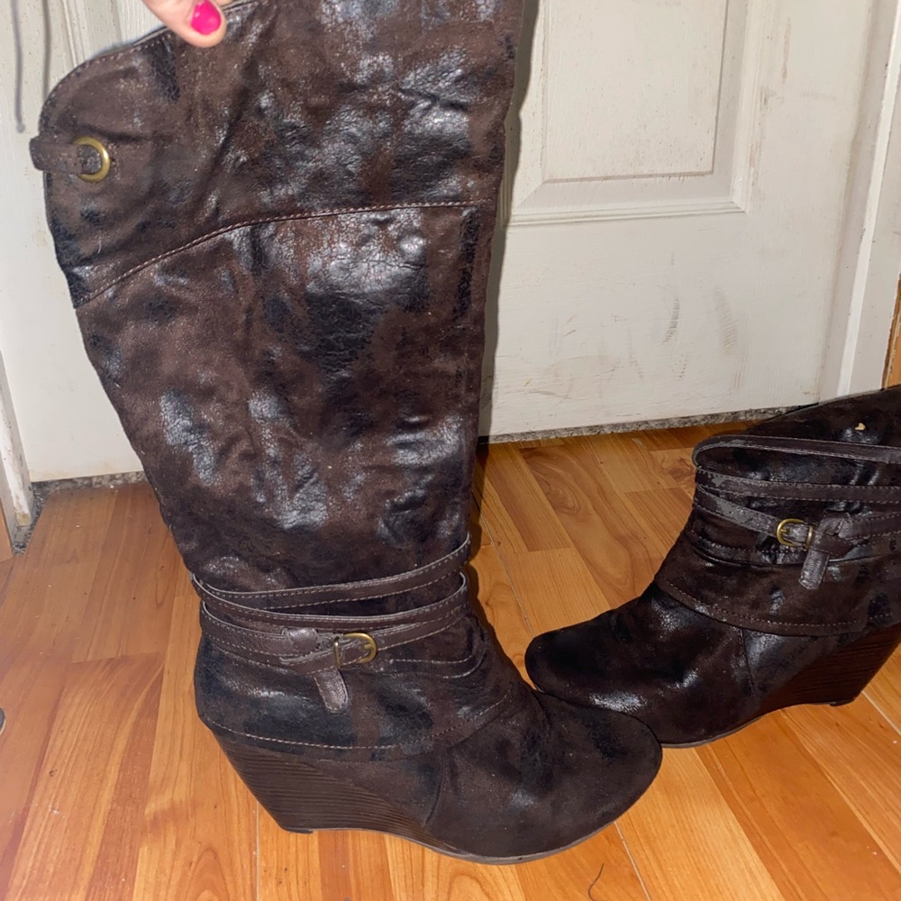 Arnette Brown Heeled Boots with Distressed Leather size 9